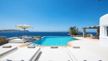 TOPOS MYKONOS KYMOTHOE VILLA | Terrace/patio