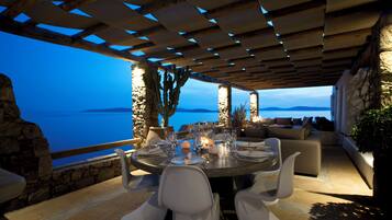 TOPOS MYKONOS POSEIDON VILLA | Terrace/patio