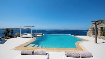 TOPOS MYKONOS OCYRHOE VILLA | Terrace/patio