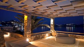 TOPOS MYKONOS POSEIDON VILLA | Terrace/patio