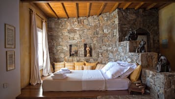 TOPOS MYKONOS POSEIDON VILLA | 5 bedrooms, in-room safe, blackout curtains, soundproofing