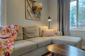 Smart TV, offices - Welcome to our 5 bedroom 2 bathroom home in Charming Palmer Lake (Palmer Lake)