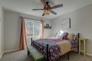 5 chambres, fer et planche à repasser, lit parapluie, Wi-Fi gratuit