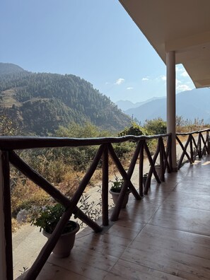 Habitació doble Deluxe, pati, vistes a la muntanya | Balcó