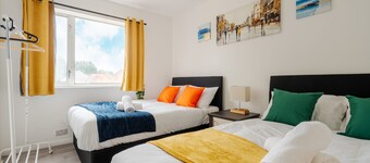 Ace Place - Pool Table - Etihad - Opp Train Statio