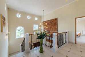 Interior - Villa Montemar, a 4 bedroom Self Check-in Villa walking distance to Carvoeiro (Carvoeiro)