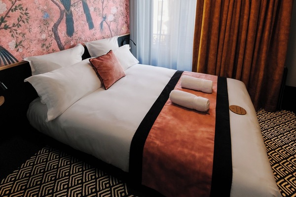 Quarto standard, 1 cama de casal | Roupas de cama premium, camas com colchões pillow-top, frigobar