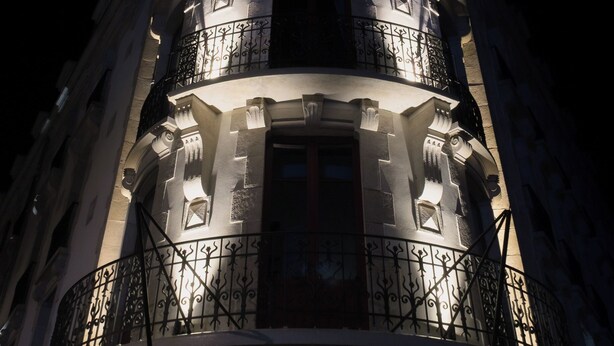 A building with a prominent 'REGINA' sign at the top, featuring a classic architectural style with ornate balconies and a central entrance. - Hôtel Le Regina (Le Puy-en-Velay)