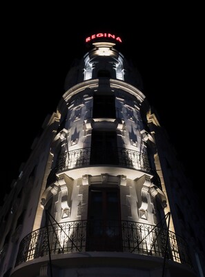A building with a prominent 'REGINA' sign at the top, featuring a classic architectural style with ornate balconies and a central entrance. - Hôtel Le Regina (Le Puy-en-Velay)