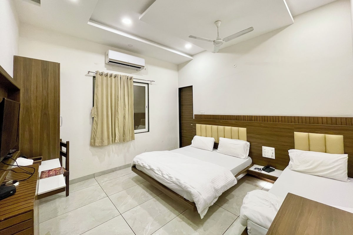 Premium bedding, free WiFi