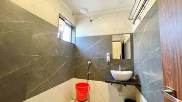 豪華四人房 | 浴室
