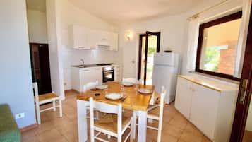 Apartment, Meerblick | Eigene KĂŒche | KĂŒhlschrank, Ofen, Kochgeschirr/Geschirr/Besteck, Esstisch
