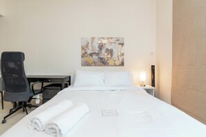 Superior studio, uitzicht op stad | Hypoallergeen beddengoed, een laptopwerkplek