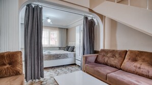 Villa Deluxe, 3 chambres | Aire de séjour | Téléviseur