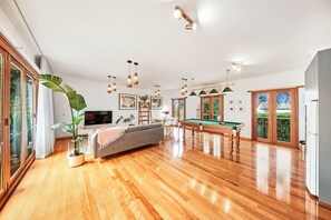 TV connectée, cheminée