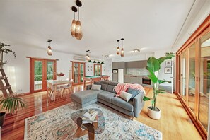 Smart TV - Serenity on Sunningdale (Jan Juc)