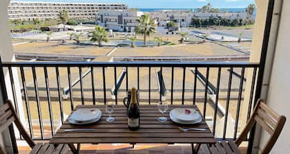 Naturist seaside studio, south terrace, air conditioning, parking