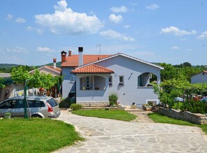 Apartamento (Two Bedroom Apartment with Terrace) | Fachada