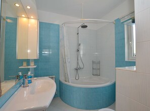 Apartment (Two Bedroom Apartment with Terrace) | Bathroom