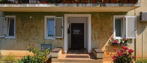 Apartment (One Bedroom Apartment with Balcony) | Exterior