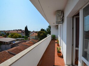 公寓 (One Bedroom Apartment with Balcony) | 陽台