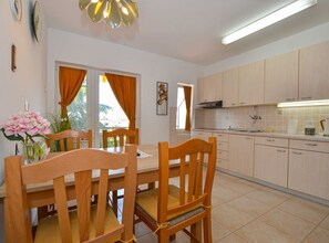 Private kitchen - Cozy and Smart Rovinj Apartment With Balcony (Rovinj)
