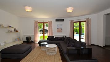 Villa (Four Bedroom Villa with Pool) | Wohnzimmer