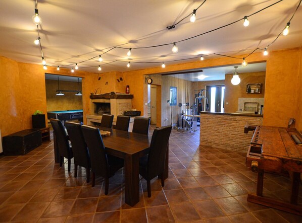 빌라 (Four Bedroom Villa with Pool) | 다이닝룸