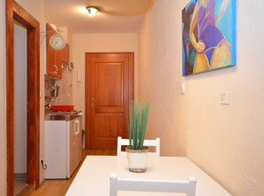 Studio (Studio Apartment) | Aula