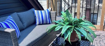 ROMANTIC LOFT NEAR NIAGARA FALLS, WINERIES | FREE PARKING | WI-FI & NETFLIX 