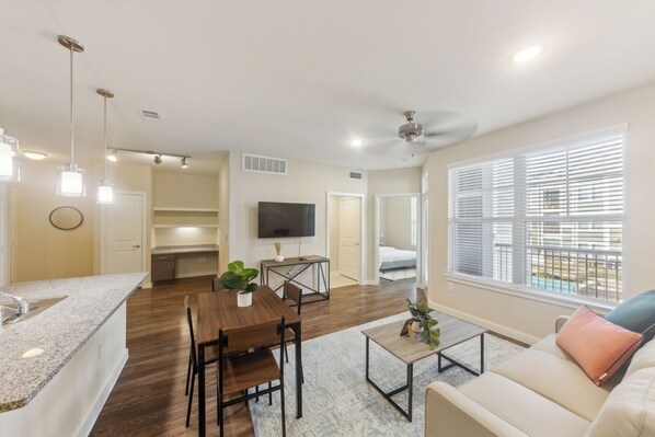 スマートテレビ、書斎 / ワークスペース