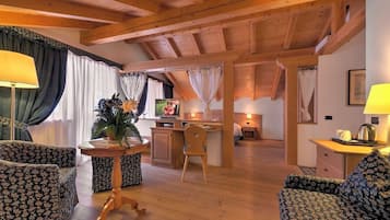 Suite Tradizionale | 1 camera, Wi-Fi gratuito, lenzuola