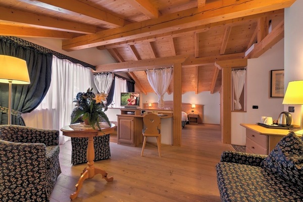 Traditional Suite | 1 bedroom, free WiFi, bed sheets