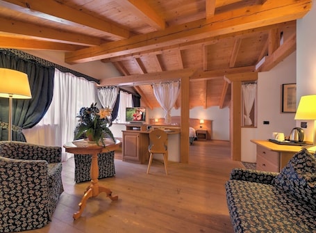 Traditional Suite | Free WiFi, bed sheets