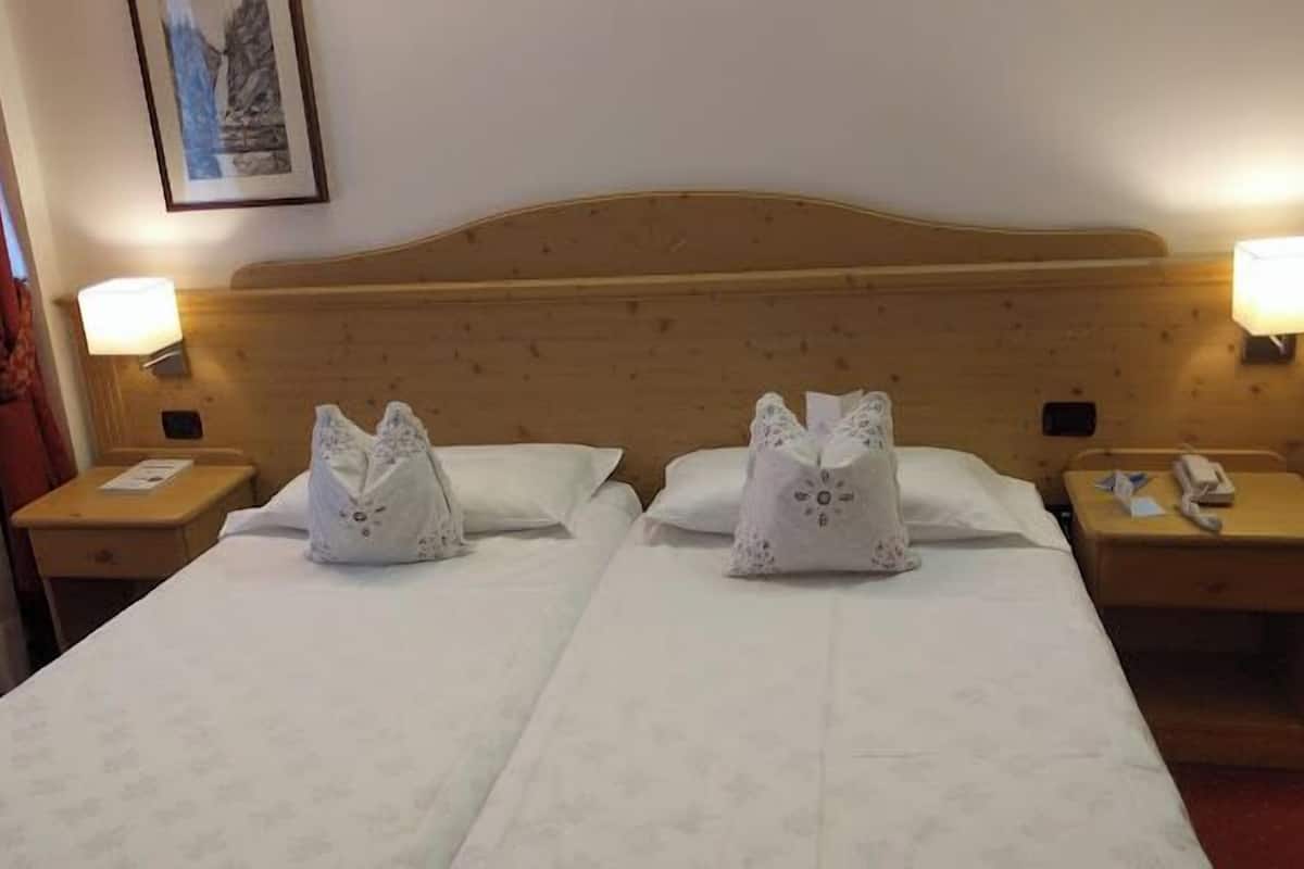 Classic Double or Twin Room | 1 bedroom, free WiFi, bed sheets