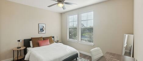 書桌、熨斗/熨衫板、可攜式嬰兒床、免費 Wi-Fi