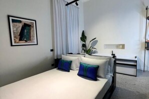 1 bedroom, in-room safe, desk, iron/ironing board