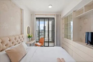 Memory-foam beds, in-room safe, desk, laptop workspace - RiverGate Apartment View Residence (Ho Chi Minh City)