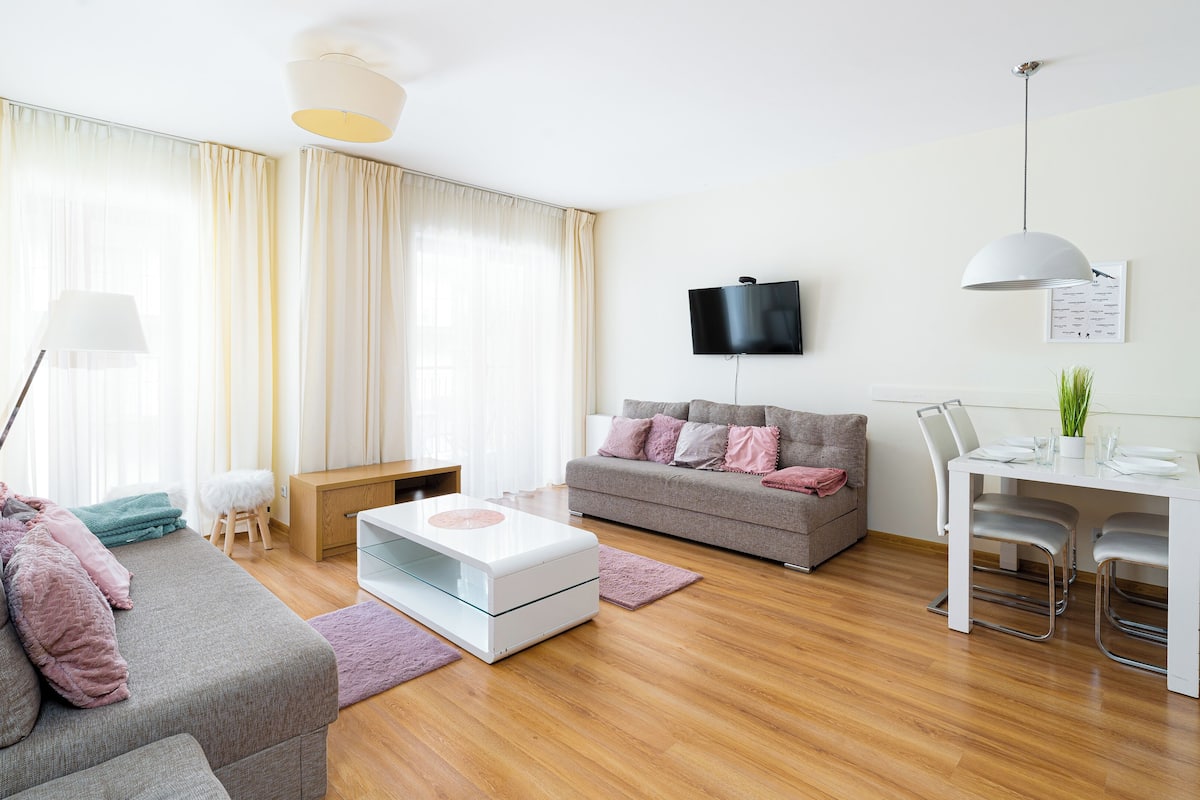 Appartement (243) | Woonruimte | Flatscreentelevisie
