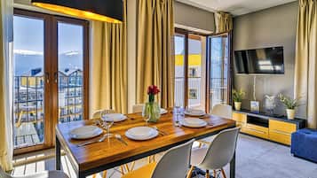 Apartment (220) | In-room dining