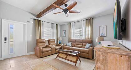 3BR home w/ pool & parking