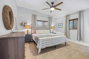 3 bedrooms, iron/ironing board, WiFi, bed sheets - 3BR home w/ pool & parking (Cocoa Beach)