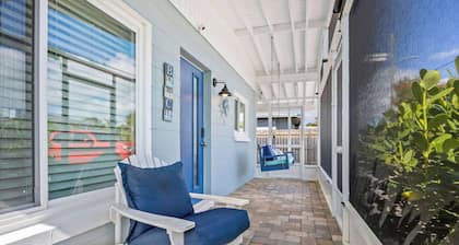 3BR Cocoa Beach Oasis w Tiki Hut & Kayaks (Walk to