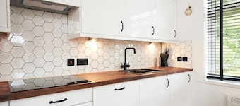 This serviced apartment is a 2 bedroom(s), 1 bathrooms, located in Chorlton-cum-Hardy, England.