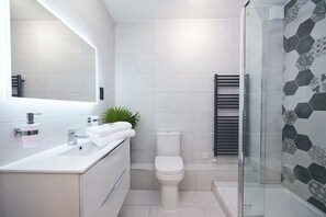 Hair dryer, towels - This serviced apartment is a 2 bedroom(s), 1 bathrooms, located in Chorlton-cum-Hardy, England. (Chorlton-cum-Hardy)