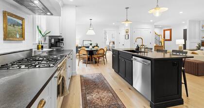 Birch Tree Retreat, 6-bedroom family getaway spot