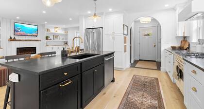 Birch Tree Retreat, 6-bedroom family getaway spot