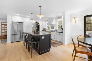 Fridge, microwave, oven, stovetop - Birch Tree Retreat, 6-bedroom family getaway spot (South Thomaston)