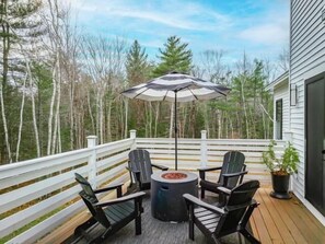 Terrace/patio - Birch Tree Retreat, 6-bedroom family getaway spot (South Thomaston)
