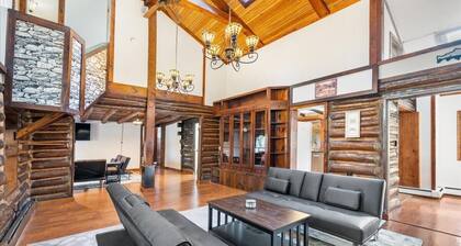 Highland Lakes Cabin | Huge Yard • Sleeps 8